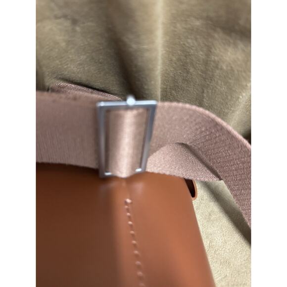 Everlane the Form Bag Crossbody Adjustable Tan - Picture 12 of 14